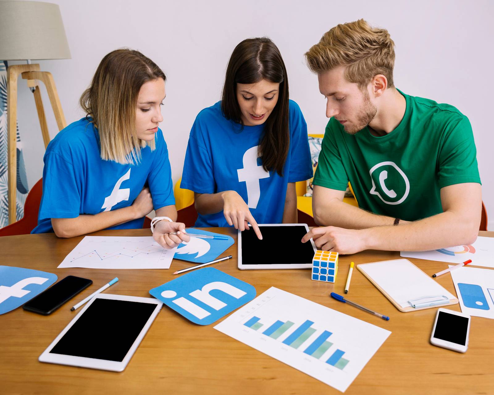 Paid Social Media Advertising: A Guide for Mississauga Businesses 2 Paid Social Media Advertising: A Guide for Mississauga Businesses